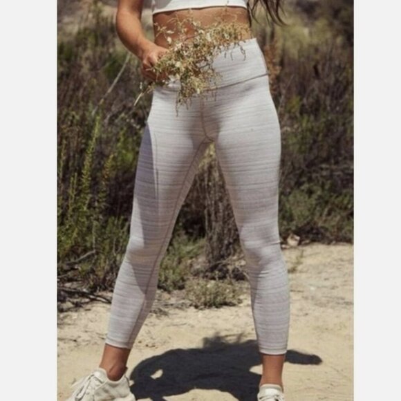 Athleta Chaturanga 7/8 Tight High Rise Jacquard Textured Legging - Size Medium - Picture 2 of 7